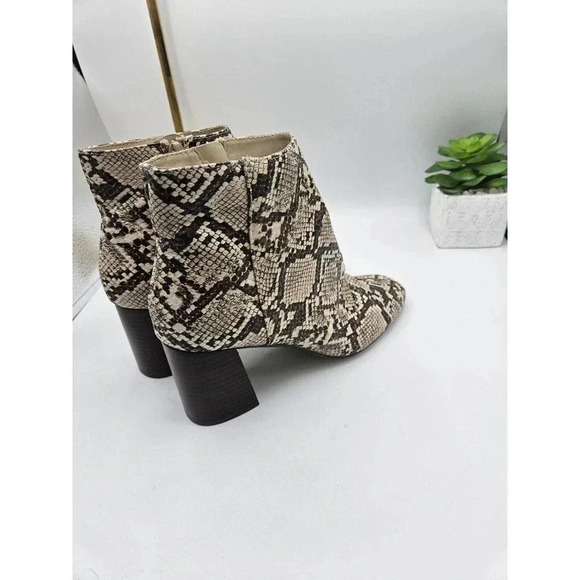Bella Vita Wilma‎ Women Block Heel Ankle Booties Taupe Snake Print Size 7.5 - Picture 1 of 6